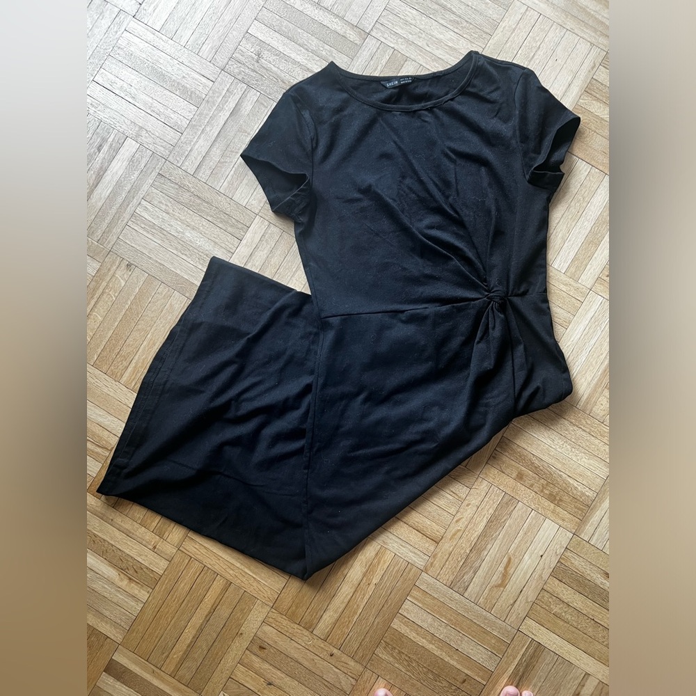 Black Dress. Midi.